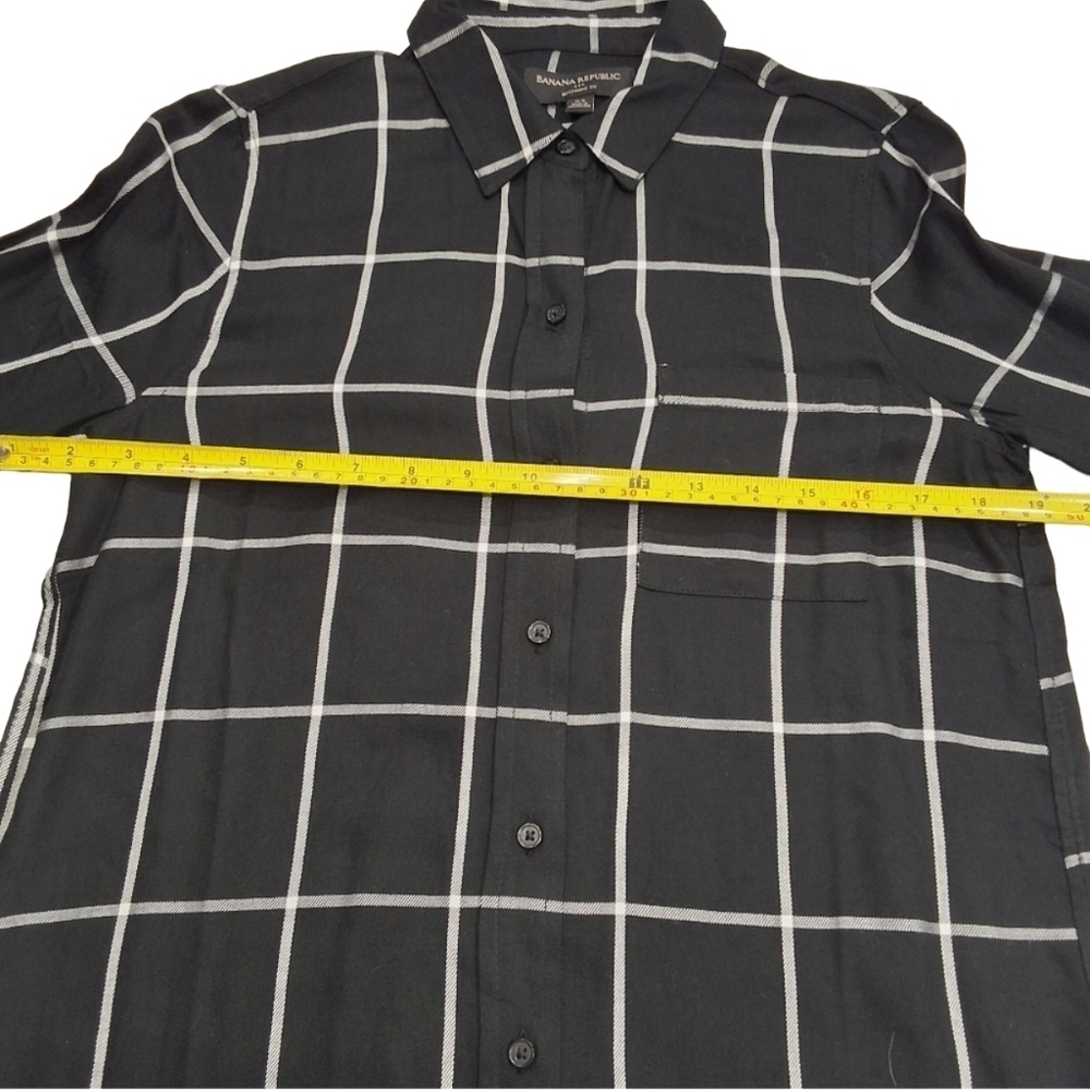 ✨2/$25 Banana Republic Boyfriend Fit Women plaid button down flannel Lightweight - Picture 6 of 7